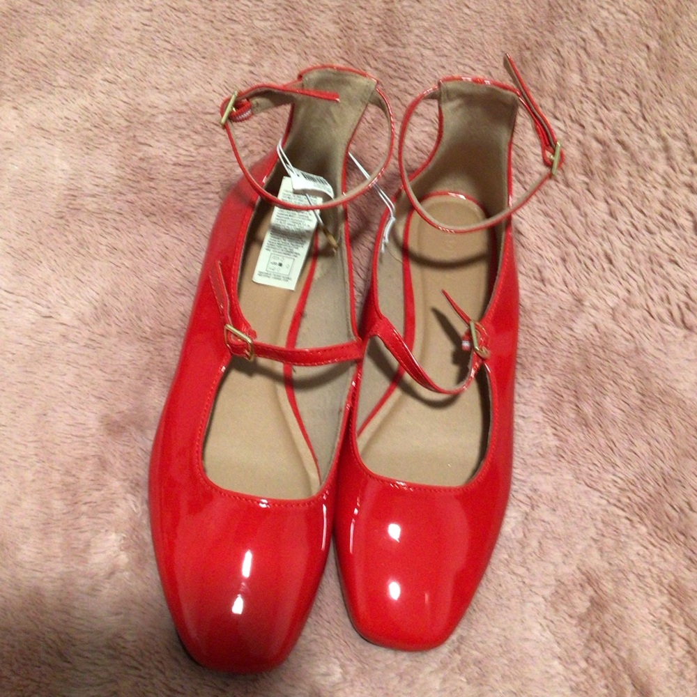 Old Navy Red Patent Leather Mary Jane Flats size 10 NEW